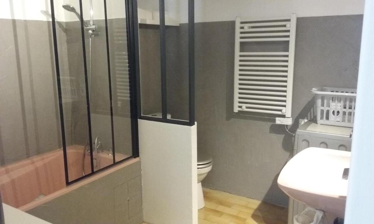 Appartement Climatise Avec Terrasse Au Coeur De Nyons Luaran gambar