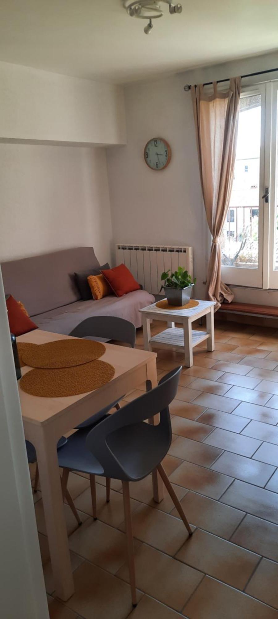 Appartement Climatise Avec Terrasse Au Coeur De Nyons Luaran gambar