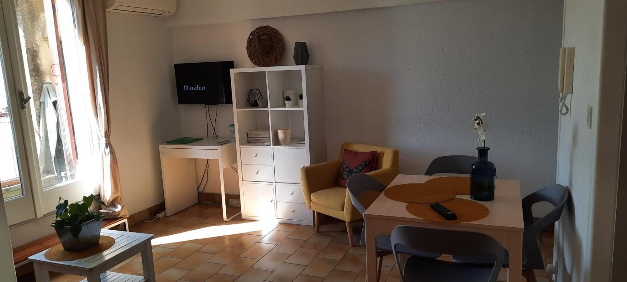 Appartement Climatise Avec Terrasse Au Coeur De Nyons Luaran gambar